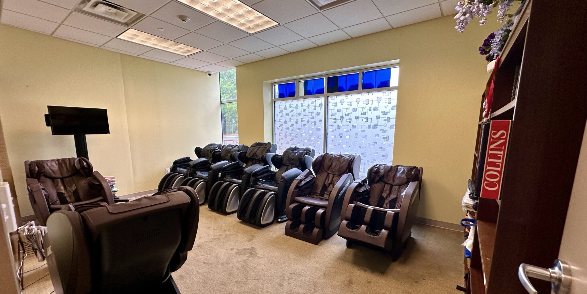 The massage chair room at Le Yuan